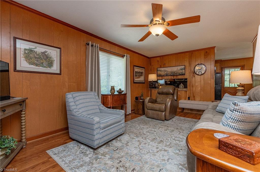 421 Dove Point Lexington, NC 27295 - Photo 5 of 40