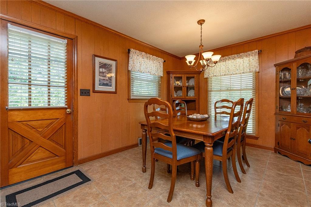 421 Dove Point Lexington, NC 27295 - Photo 7 of 40