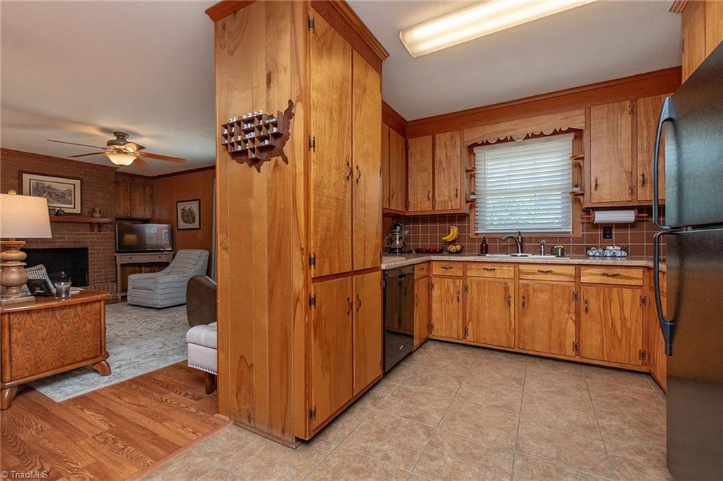 421 Dove Point Lexington, NC 27295 - Photo 9 of 40