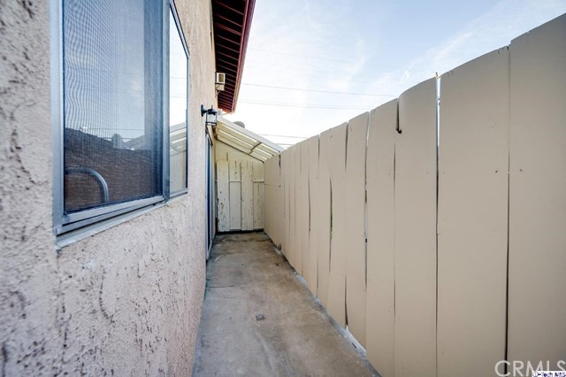 1050 Spazier Avenue, Unit 5 Glendale, CA 91201 - Photo 23 of 27 a view of a bathroom