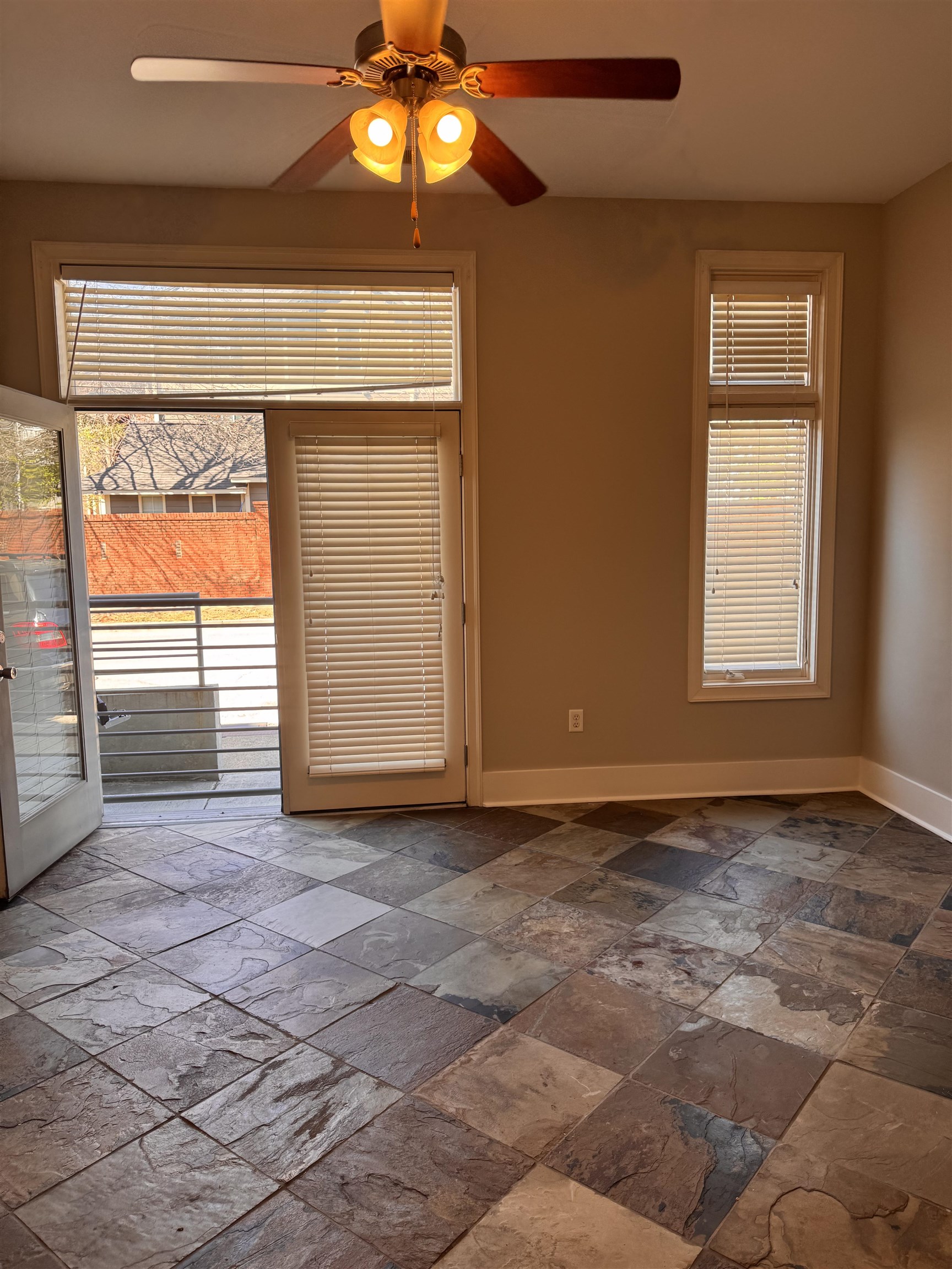 620 Tennessee Street Memphis, TN 38103 - Photo 14 of 34 a view of an empty room with a window
