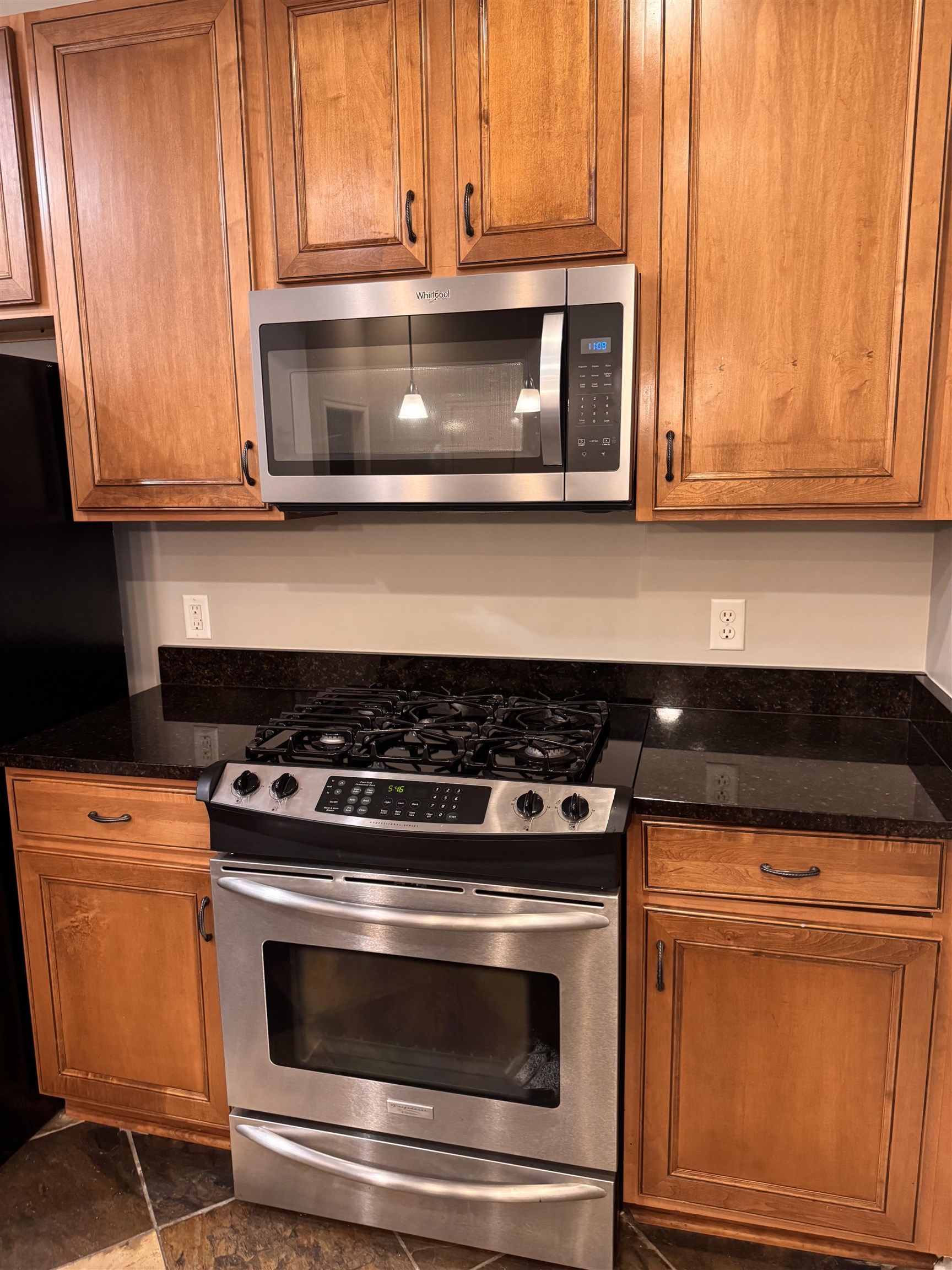 620 Tennessee Street Memphis, TN 38103 - Photo 16 of 34 a stove top oven sitting inside of a kitchen