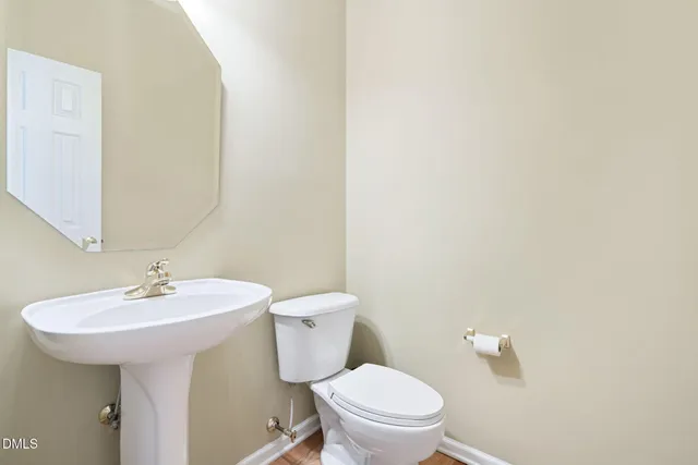 $725,000 | 302 Peachtree Point Court, Cary, NC 27513