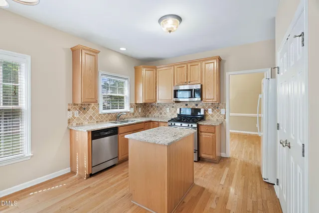 $725,000 | 302 Peachtree Point Court, Cary, NC 27513