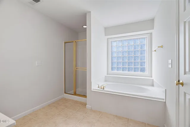 $725,000 | 302 Peachtree Point Court, Cary, NC 27513