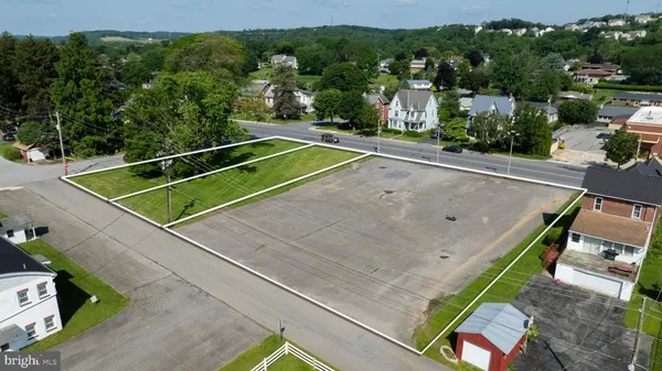 a view of a tennis court