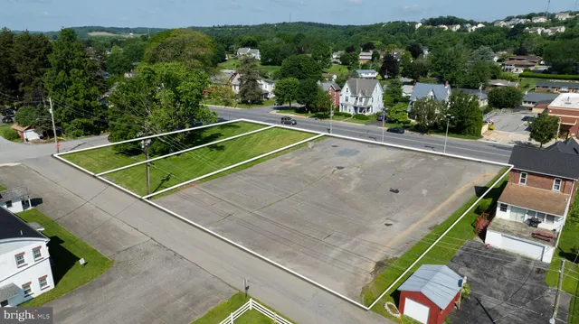 a view of a tennis court