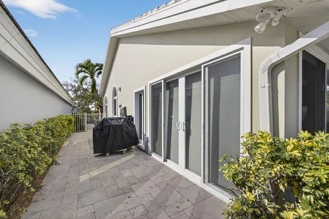 $779,000 | 2386 Saratoga Bay Drive, West Palm Beach, FL 33409