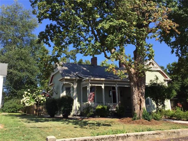 front view of house with a yard