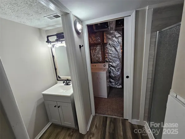 $1,705 | 9445 Lexington Circle, Unit D, Charlotte, NC 28213