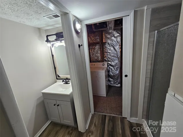 $1,799 | 9445 Lexington Circle, Unit D, Charlotte, NC 28213