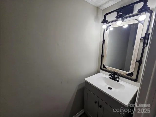 $1,799 | 9445 Lexington Circle, Unit D, Charlotte, NC 28213