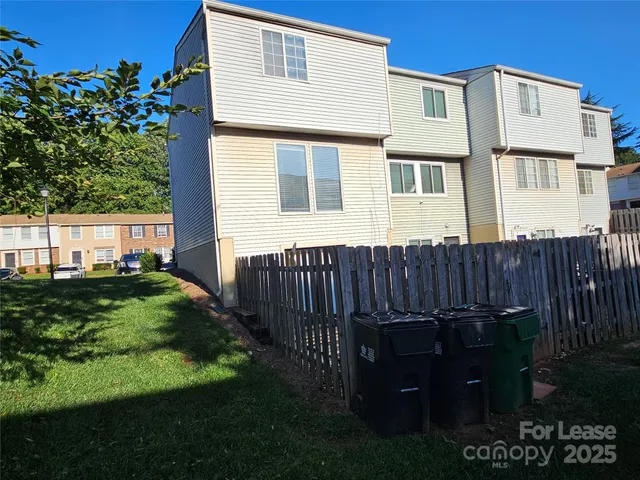 $1,799 | 9445 Lexington Circle, Unit D, Charlotte, NC 28213