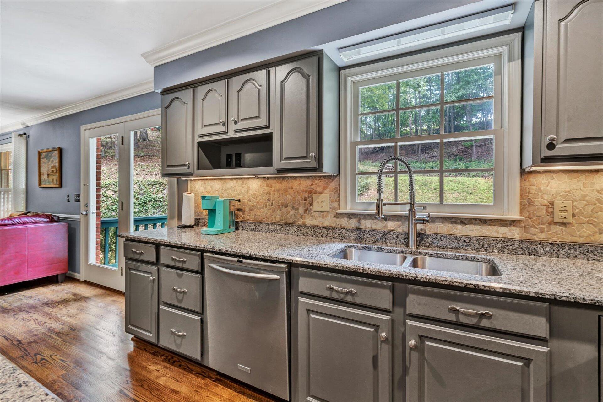 4915 Greenlee Road Southwest Roanoke, VA 24018 - Photo 14 of 42 Kitchen 3