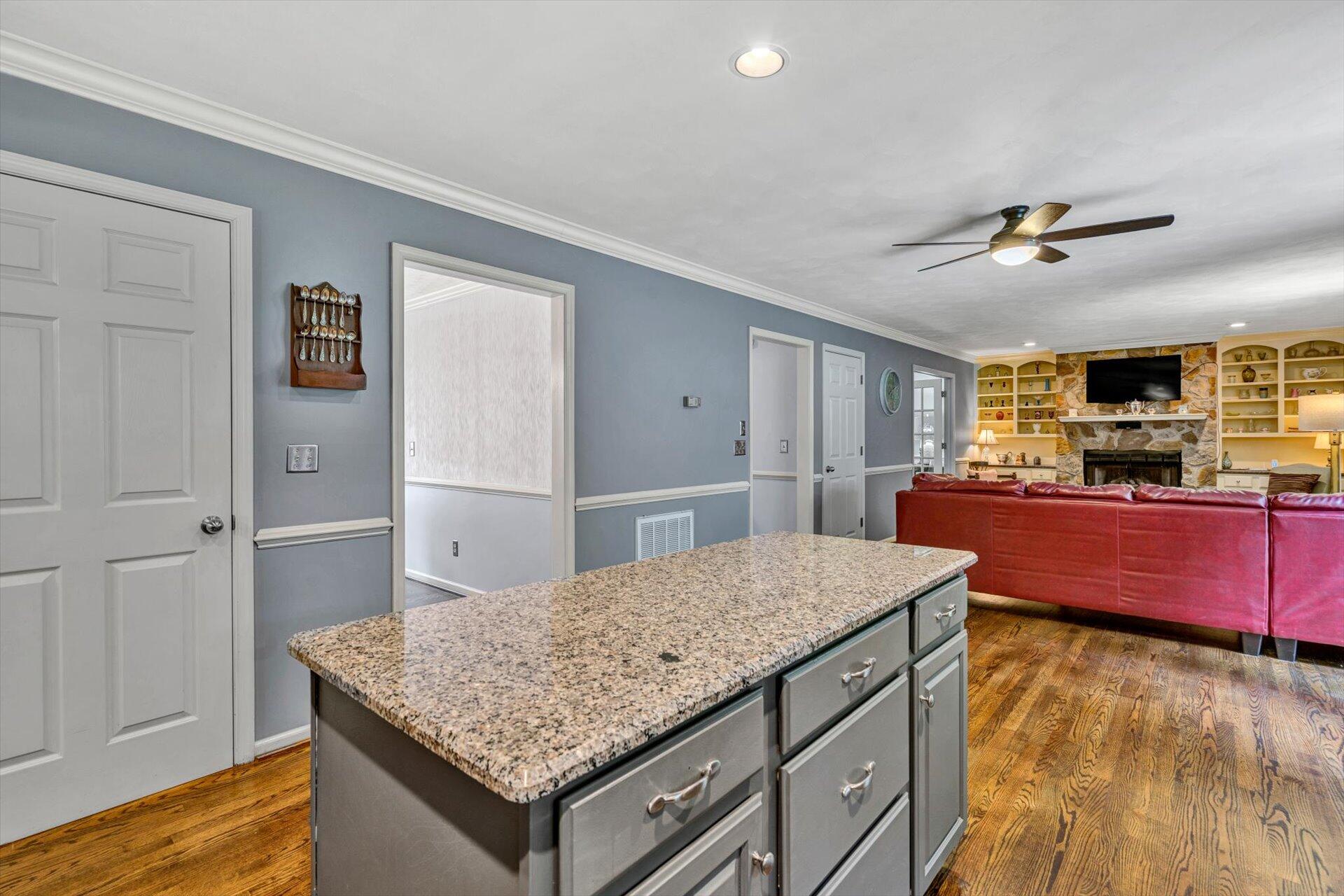 4915 Greenlee Road Southwest Roanoke, VA 24018 - Photo 15 of 42 Kitchen 4