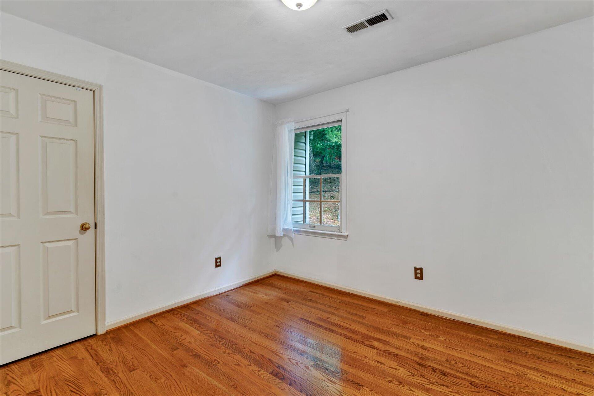 4915 Greenlee Road Southwest Roanoke, VA 24018 - Photo 21 of 42 Upper bedroom 2