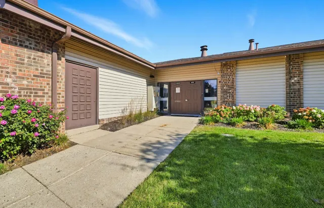 $97,000 | 3749 North 88th Street, Unit 104, Milwaukee, WI 53222