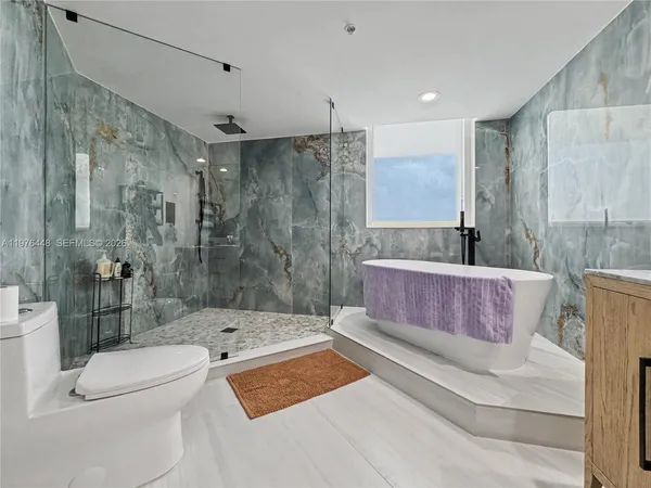 $3,950 | 1755 East Hallandale Beach Boulevard, Unit 2207E, Hallandale Beach, FL 33009