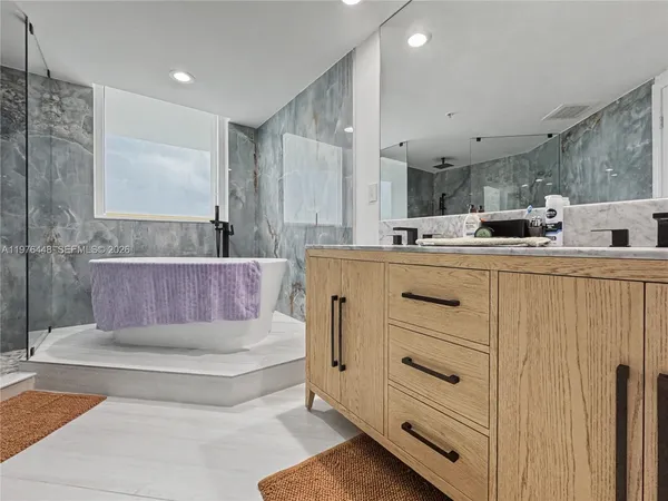 $3,950 | 1755 East Hallandale Beach Boulevard, Unit 2207E, Hallandale Beach, FL 33009