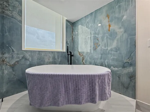 $3,950 | 1755 East Hallandale Beach Boulevard, Unit 2207E, Hallandale Beach, FL 33009