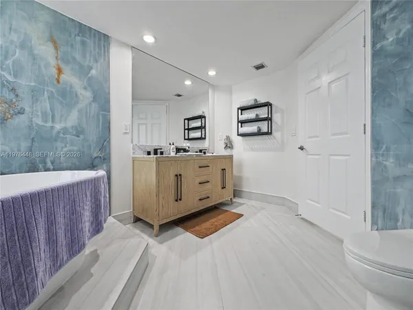 $3,950 | 1755 East Hallandale Beach Boulevard, Unit 2207E, Hallandale Beach, FL 33009