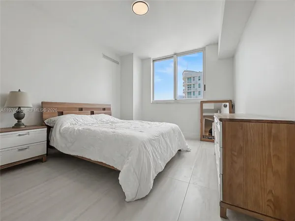 $3,950 | 1755 East Hallandale Beach Boulevard, Unit 2207E, Hallandale Beach, FL 33009