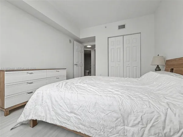 $3,950 | 1755 East Hallandale Beach Boulevard, Unit 2207E, Hallandale Beach, FL 33009