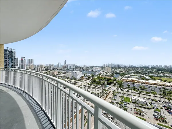 $3,950 | 1755 East Hallandale Beach Boulevard, Unit 2207E, Hallandale Beach, FL 33009