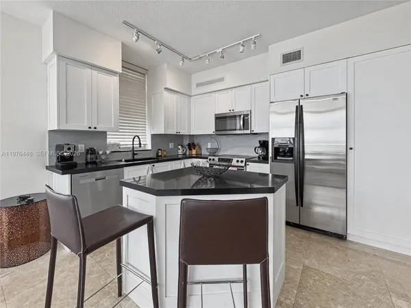 $3,950 | 1755 East Hallandale Beach Boulevard, Unit 2207E, Hallandale Beach, FL 33009