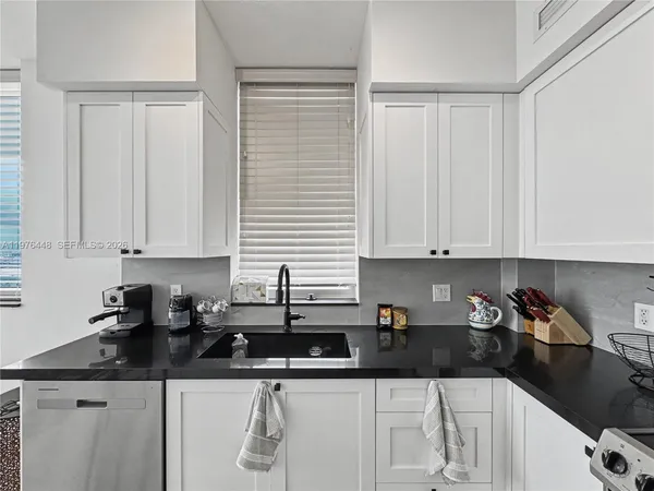 $3,950 | 1755 East Hallandale Beach Boulevard, Unit 2207E, Hallandale Beach, FL 33009