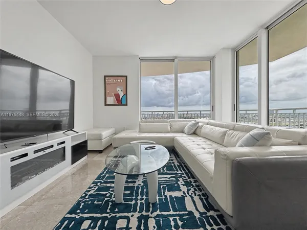 $3,950 | 1755 East Hallandale Beach Boulevard, Unit 2207E, Hallandale Beach, FL 33009