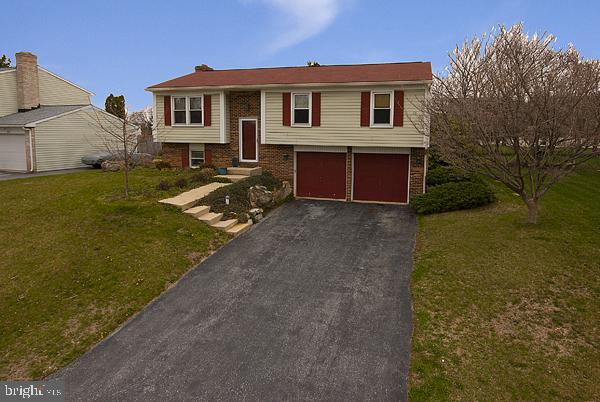 439 Amesbury Road Lancaster, PA 17601 - Photo 1 of 15