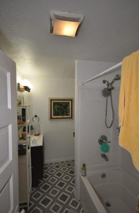 626-628 Pittsburgh Street Springdale, PA 15144 - Photo 24 of 34 a bathroom with a bathtub and shower
