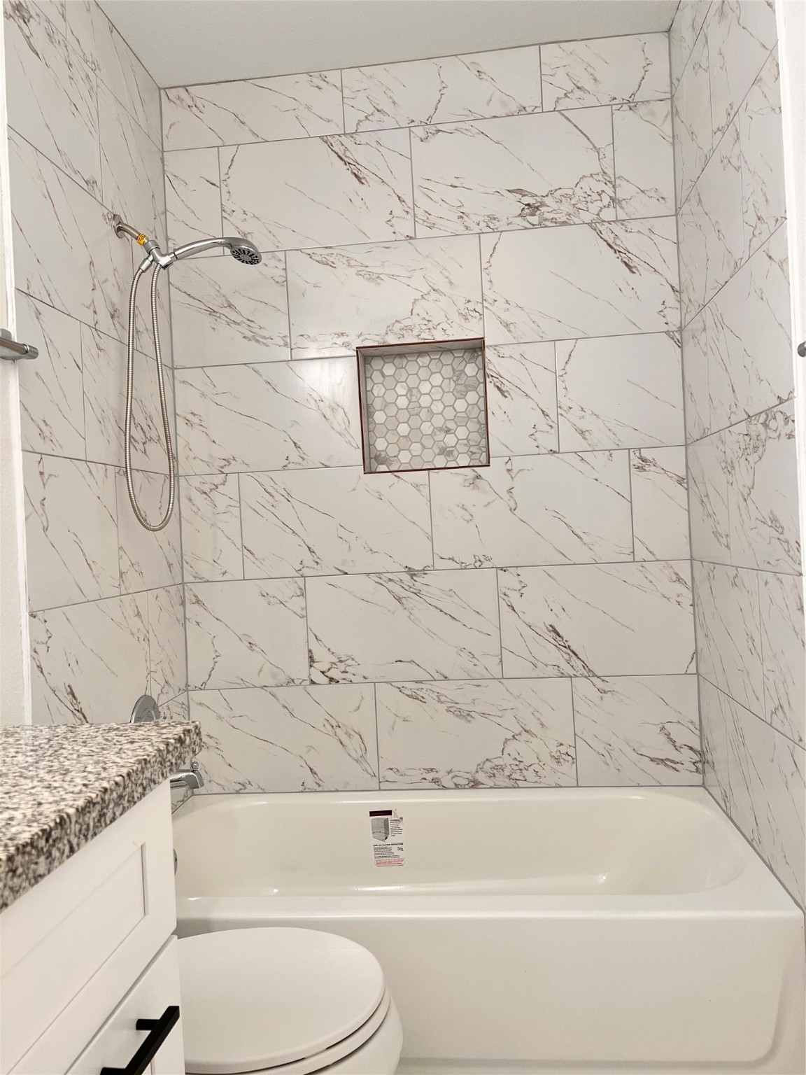 3005 Walnut Bend Lane, Unit 32 Houston, TX 77042 - Photo 14 of 26 Main Bathroom Shower-Tub combo