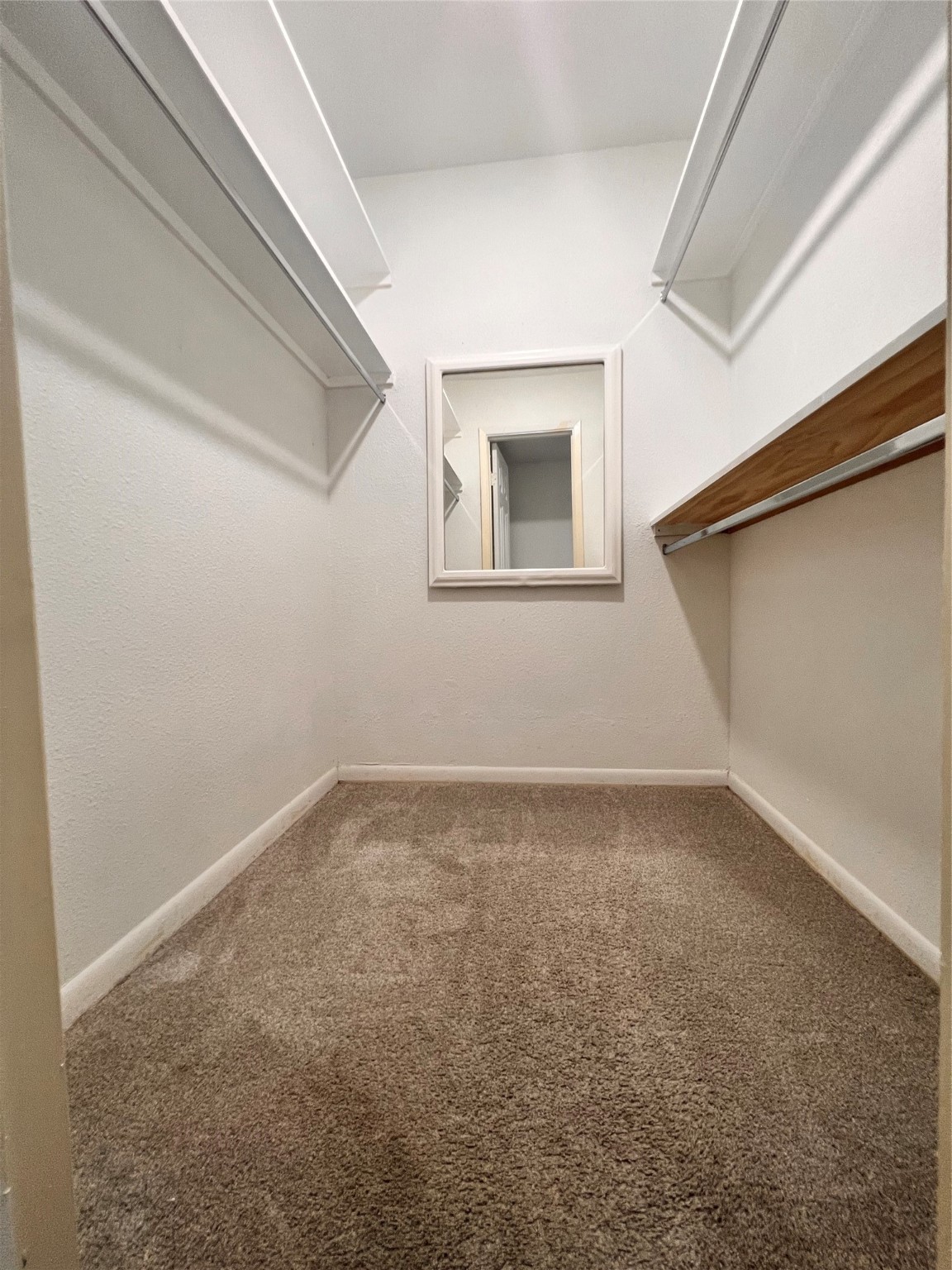 3005 Walnut Bend Lane, Unit 32 Houston, TX 77042 - Photo 15 of 26 Main Bedroom walk-in closet