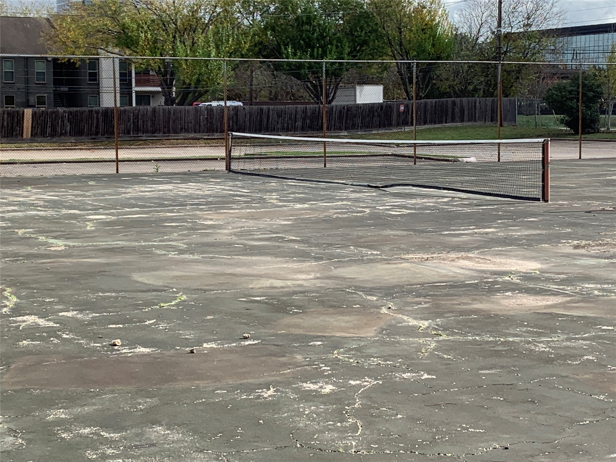 3005 Walnut Bend Lane, Unit 32 Houston, TX 77042 - Photo 26 of 26 a view of a tennis court