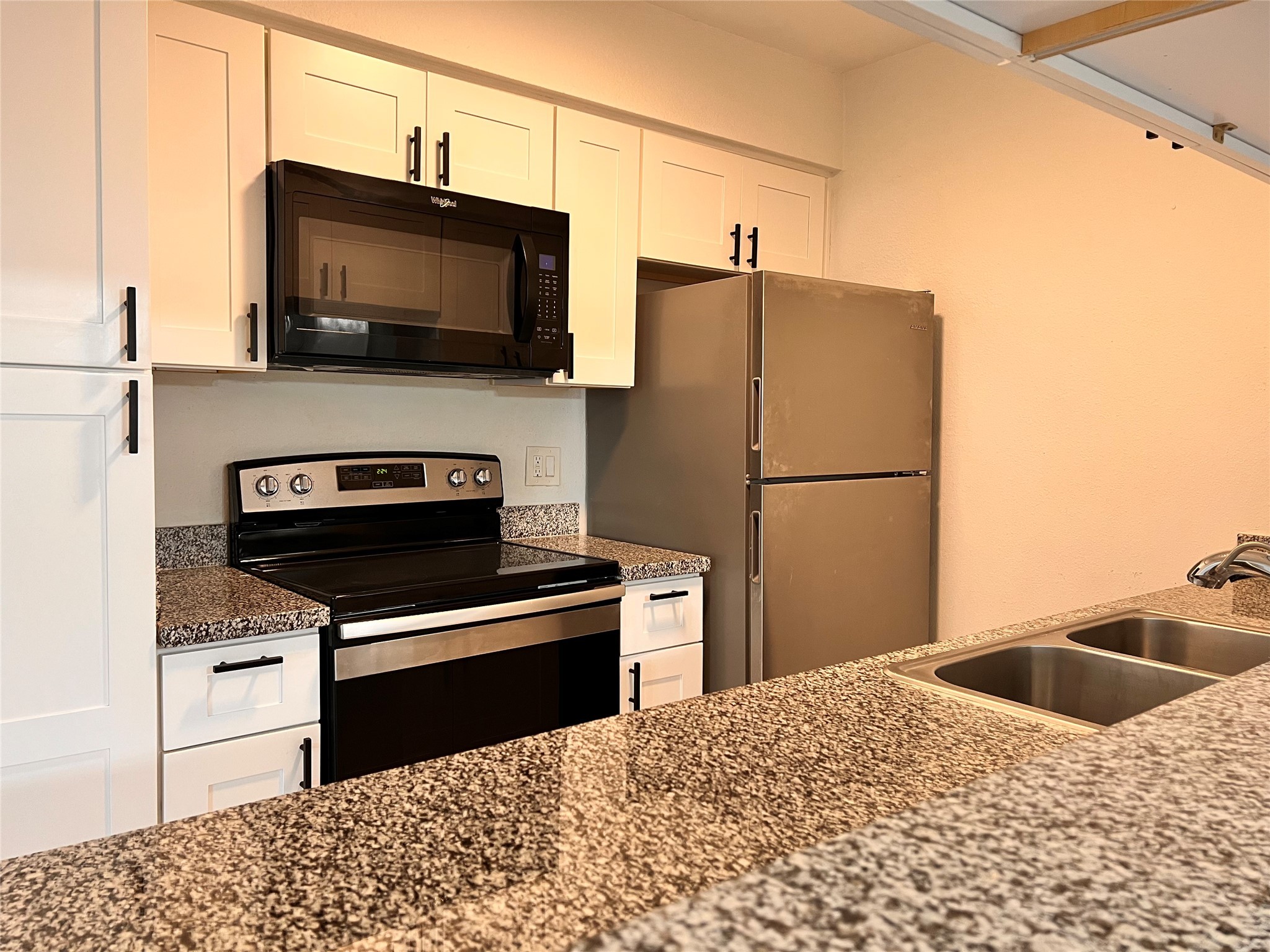 3005 Walnut Bend Lane, Unit 32 Houston, TX 77042 - Photo 7 of 26 a kitchen with stainless steel appliances granite countertop a refrigerator stove and microwave