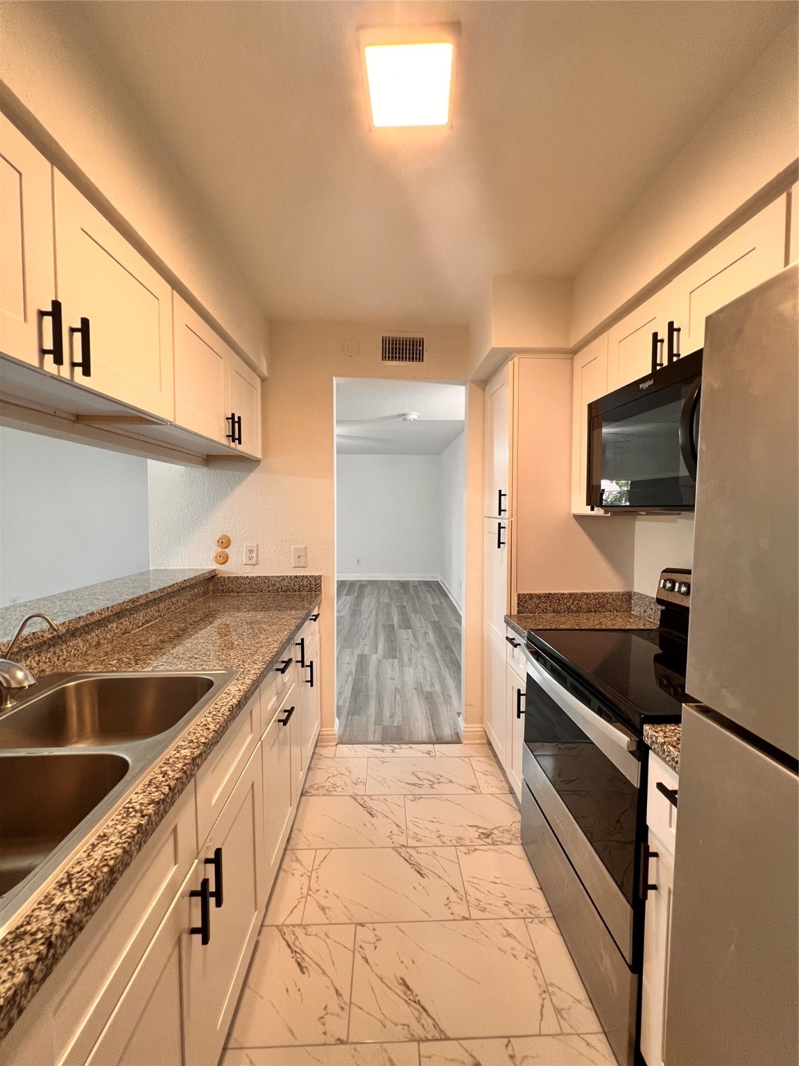 3005 Walnut Bend Lane, Unit 32 Houston, TX 77042 - Photo 9 of 26 a kitchen with granite countertop a sink and stainless steel appliances