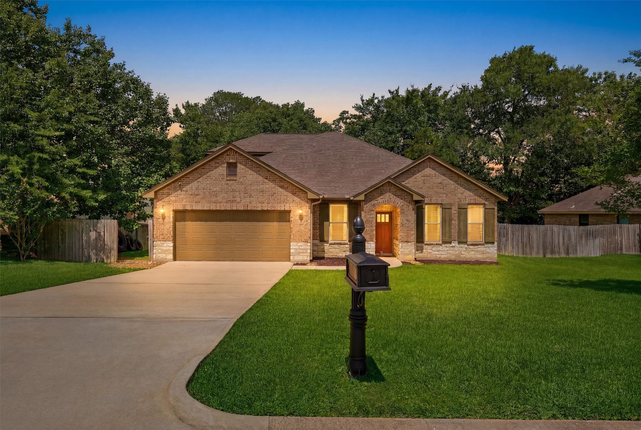 205 Kingspoint Conroe, TX 77356 - Photo 1 of 29