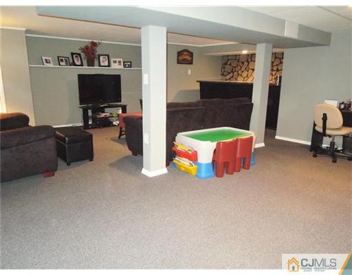 85 Conduit Way Colonia, NJ 07067 - Photo 12 of 20 Gallery Image 12
