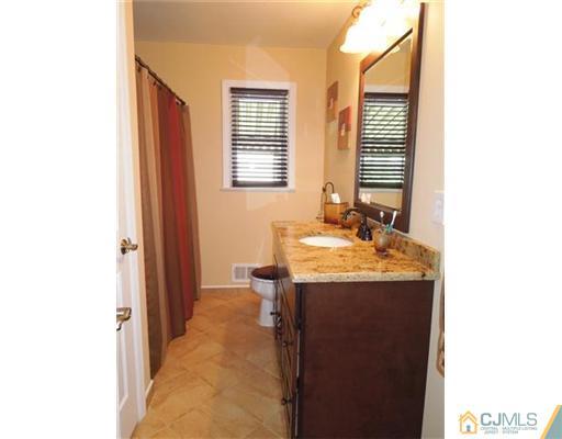 85 Conduit Way Colonia, NJ 07067 - Photo 9 of 20 Gallery Image 9