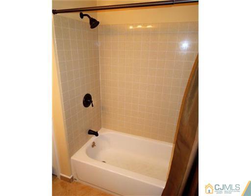 85 Conduit Way Colonia, NJ 07067 - Photo 10 of 20 Gallery Image 10