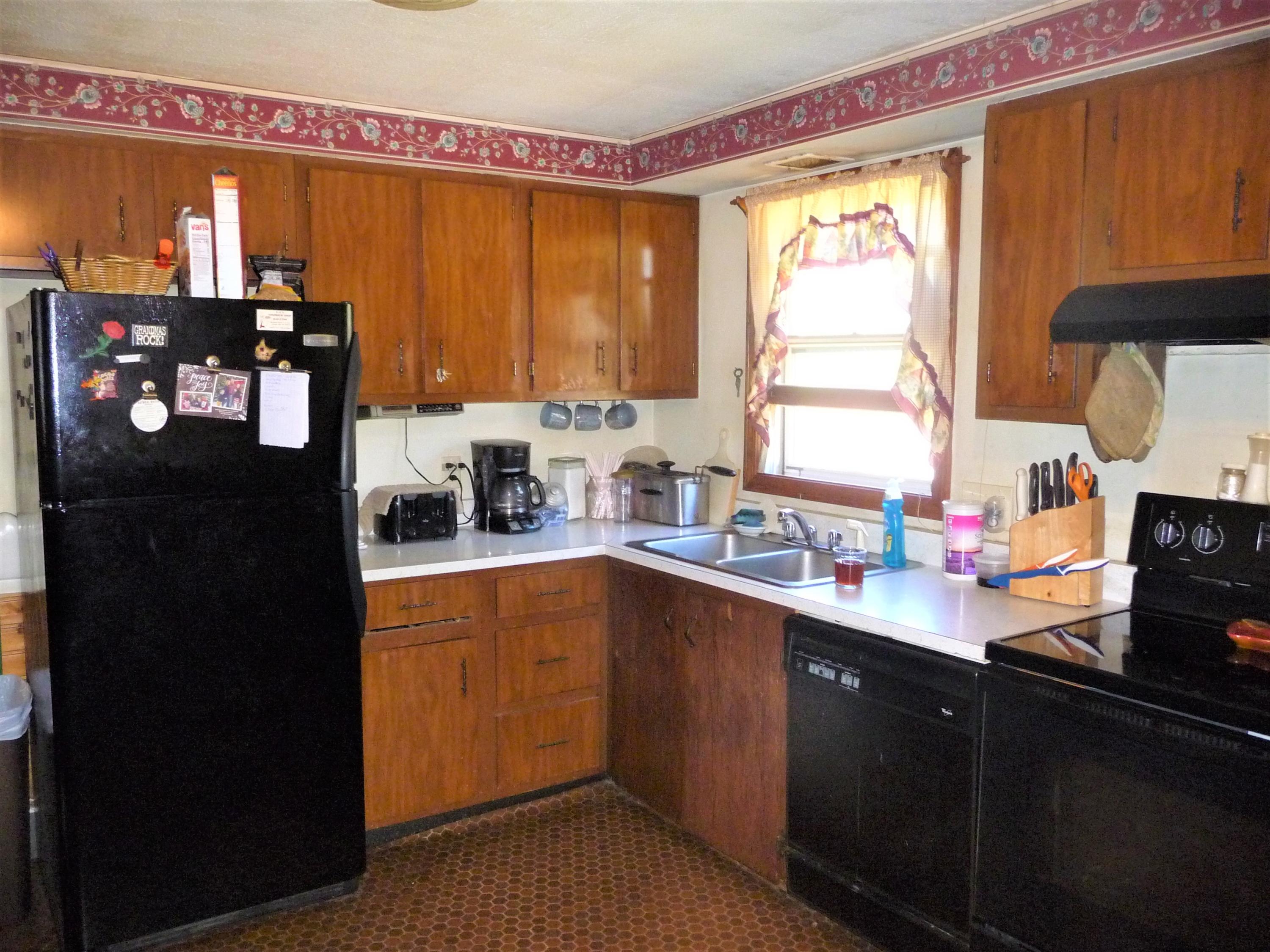 26 Mast Hill Road Saco, ME 04072 - Photo 15 of 34 26 Mast Hill Road Kitchen (7)