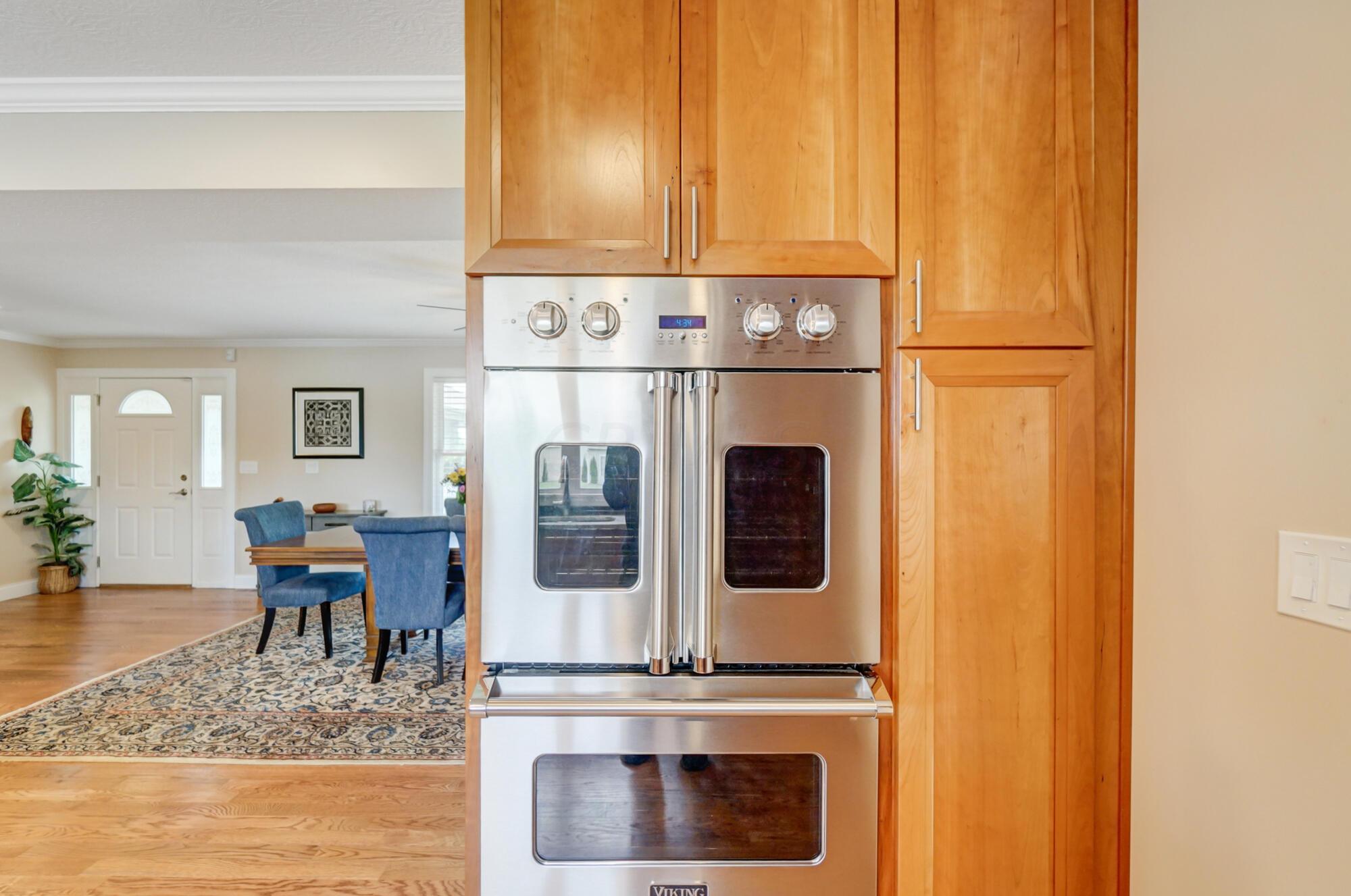 8205 Roberts Road Hilliard, OH 43026 - Photo 17 of 81 Viking Appliances