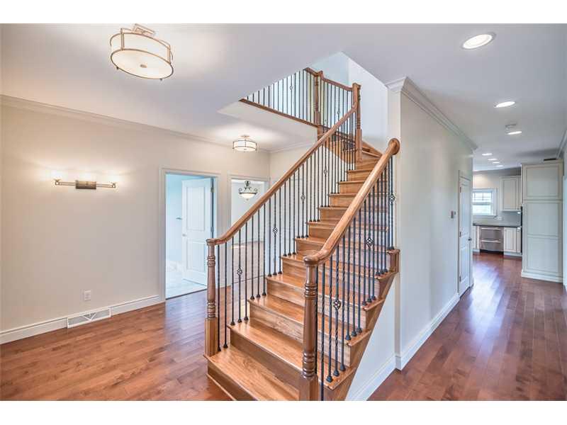 4 Hill Road Sewickley, PA 15143 - Photo 3 of 24 Entry/Foyer.