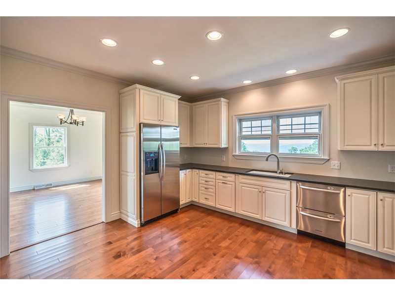 4 Hill Road Sewickley, PA 15143 - Photo 7 of 24 Kitchen.