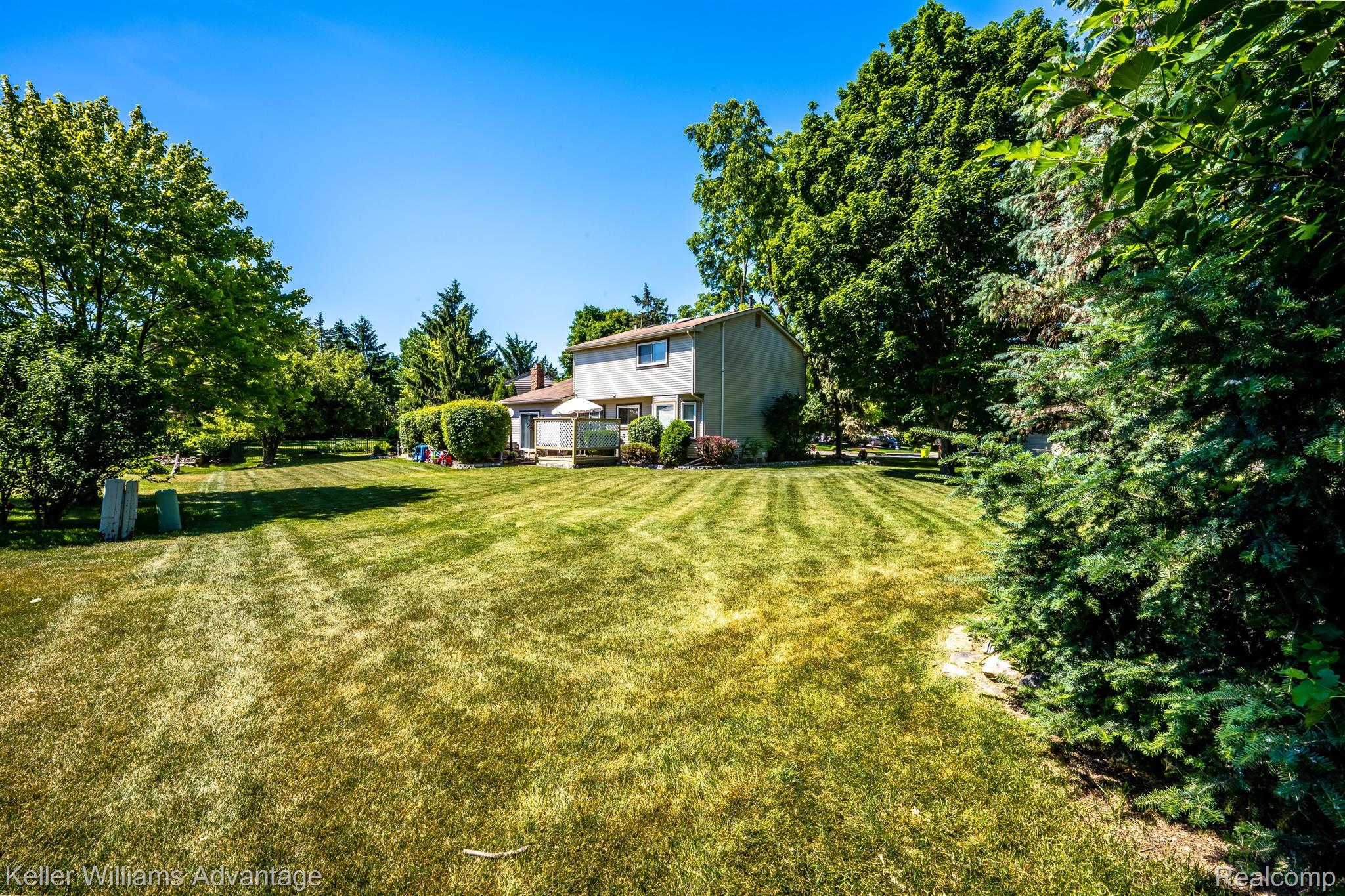 40452 East Mill Rd Court Novi, MI 48375 - Photo 4 of 28