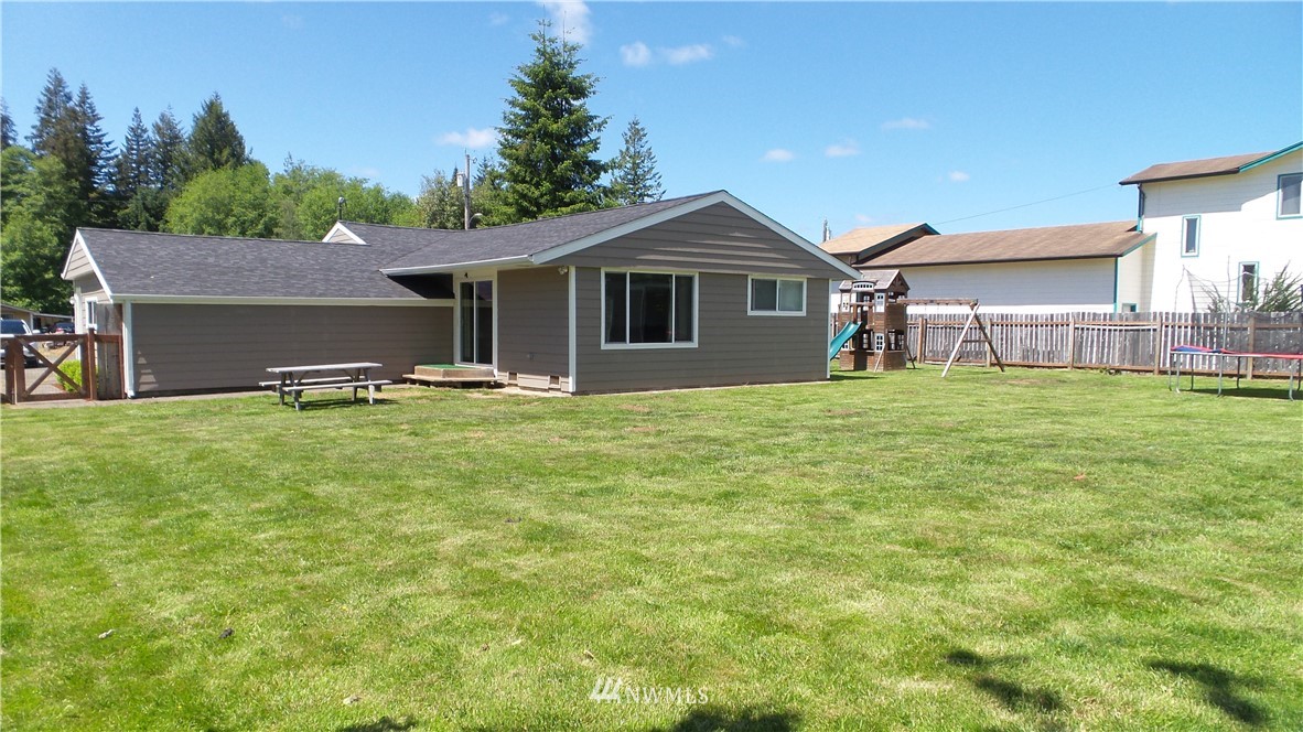 916 Garden Road Aberdeen, WA 98520 - Photo 6 of 25 Gallery Image 6