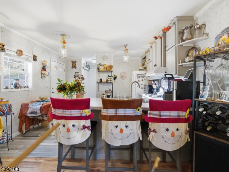 18 3rd Street Woodbridge, NJ 07001 - Photo 4 of 10 a view of a dining room with furniture