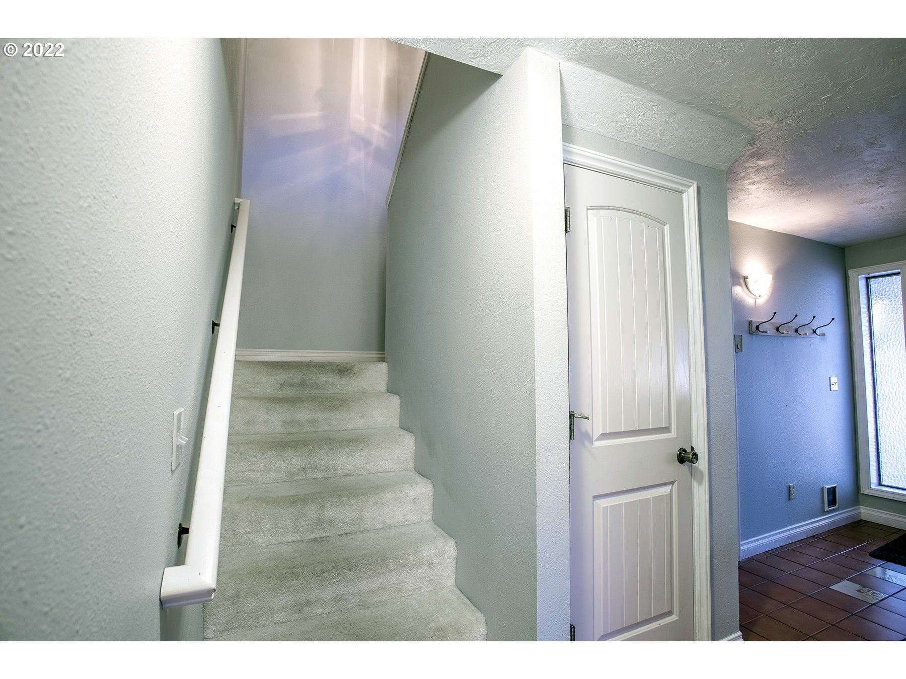 968 South 55th Place Springfield, OR 97478 - Photo 19 of 32 a view of a hallway with wooden floor and entryway